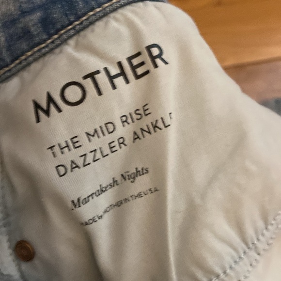 MOTHER The Mid Rise Dazzler in Marrakesh Nights
Size 29
Preloved - Picture 10 of 13